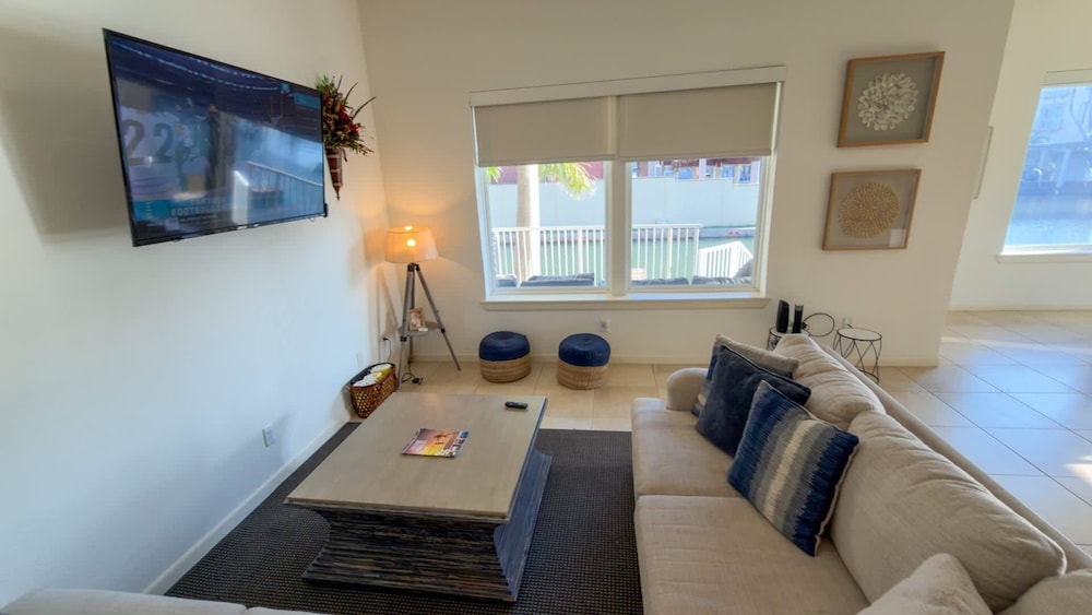 Channel Views Private Boat Slip Pool & Patio 3 Bedroom Apts