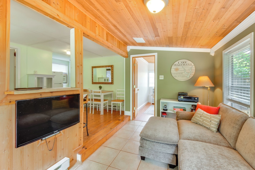 Waterfront Cabin w/ Private Dock on Lake Hartwell!