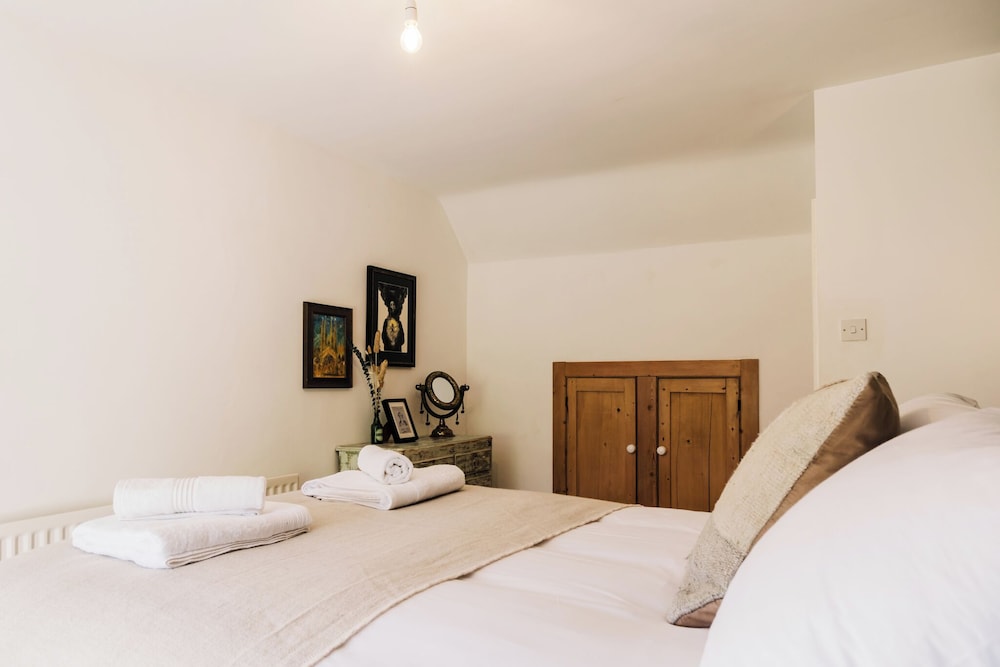 Historic 3 BD Cottage in the Cotswolds