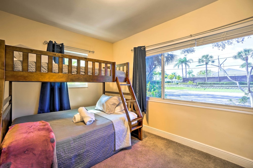 Gorgeous Tampa Getaway ~ 7 Mi to Downtown! view 2