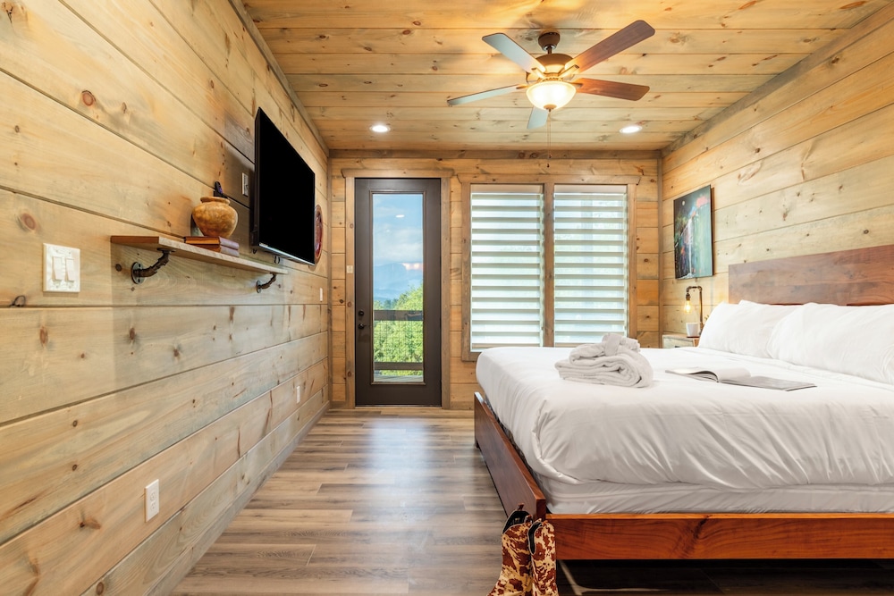 Rambling Ridge Lodge Endless Amenities & Fun Indoor Pool & Hot Tub, A+ Arcade Game Room view 4