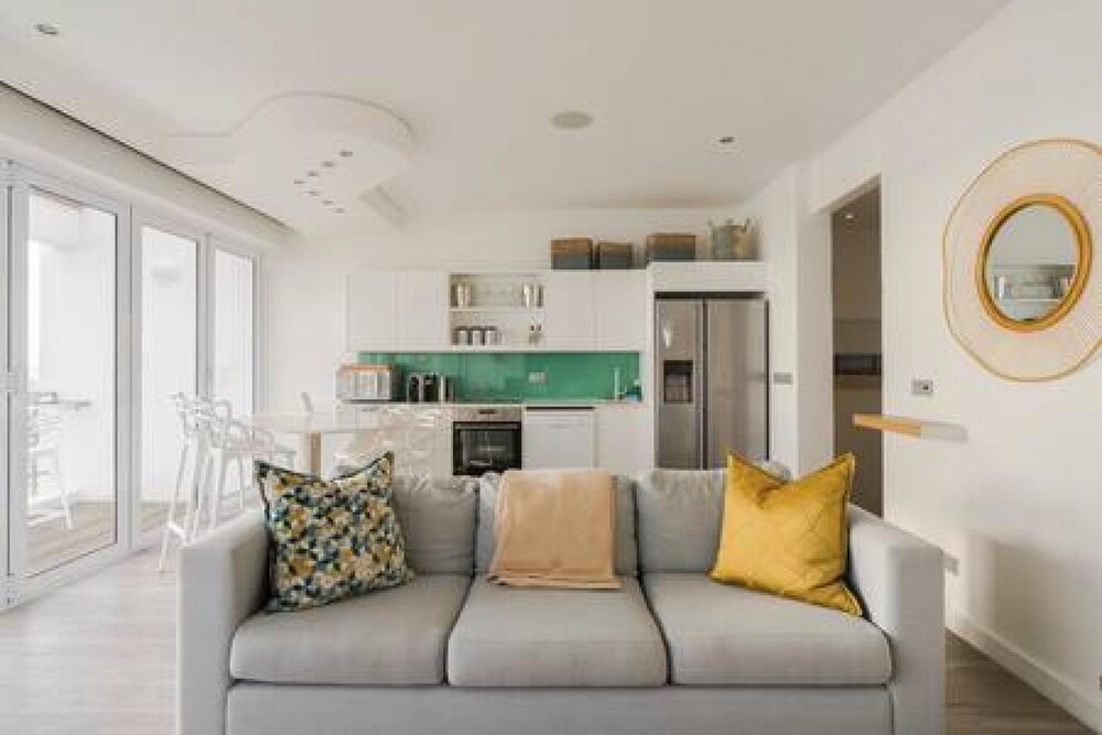 Beautiful Holiday Apartment Overlooking the Beach Modoco view 3