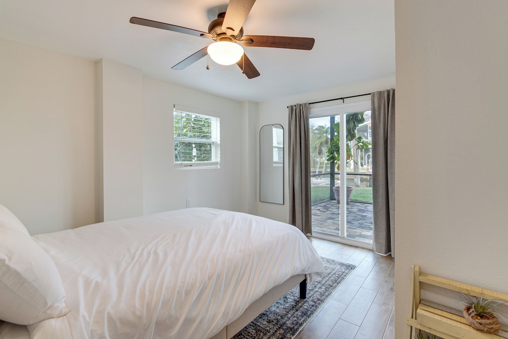 Waterfront Gem on Weeki Wachee River w/ Boat Slip!