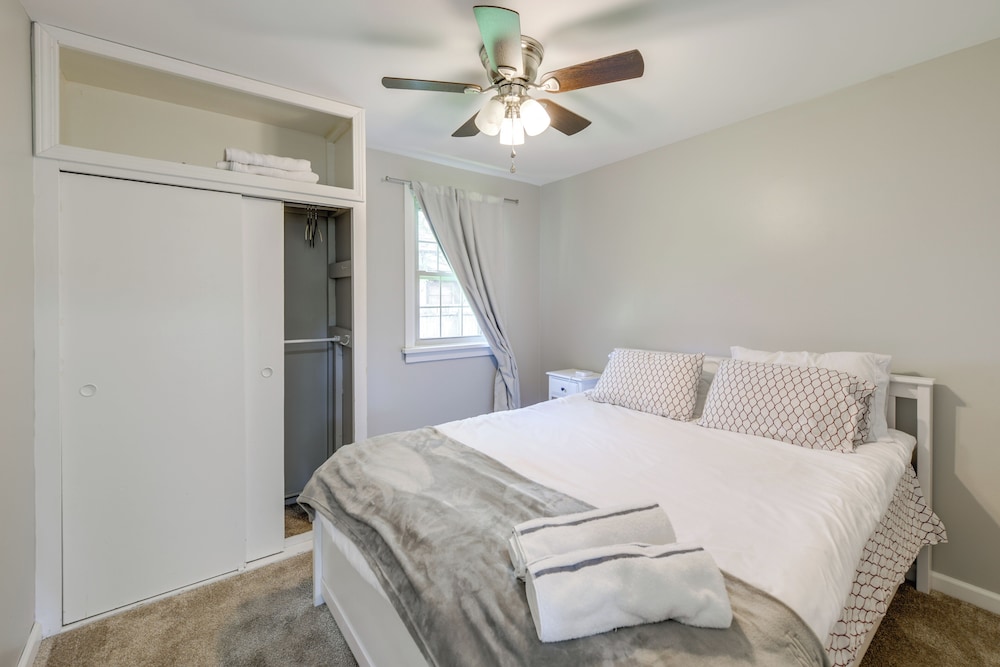 1 Mi to Lake Erie: Family-friendly Angola Home!