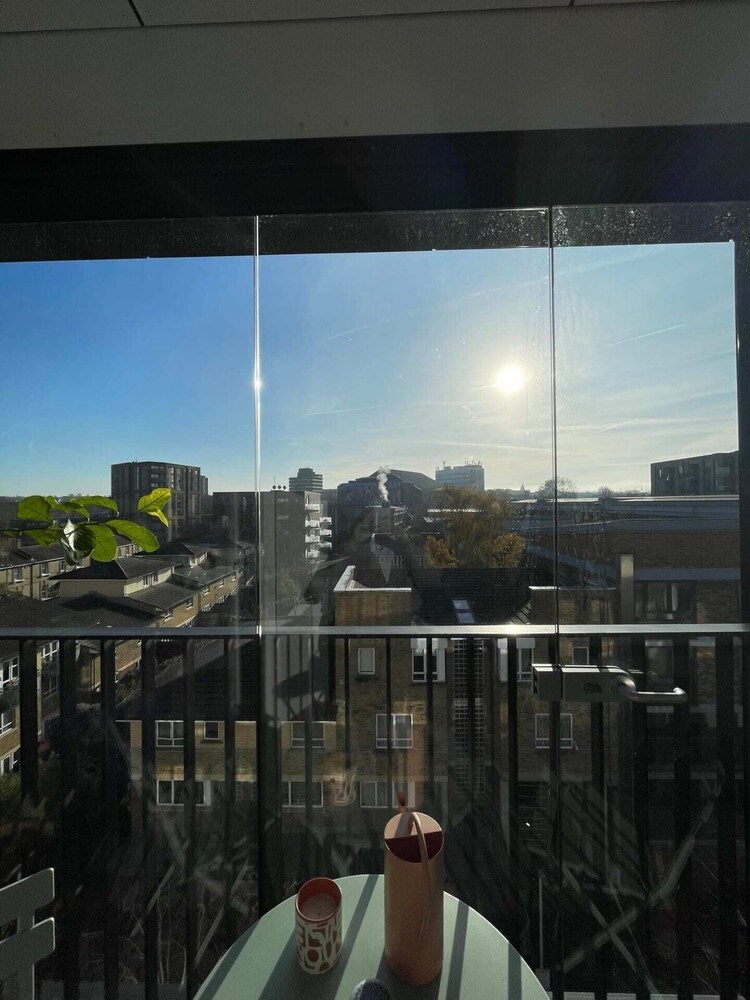 Bright 1BD Flat W/balcony - Heart of Brixton!