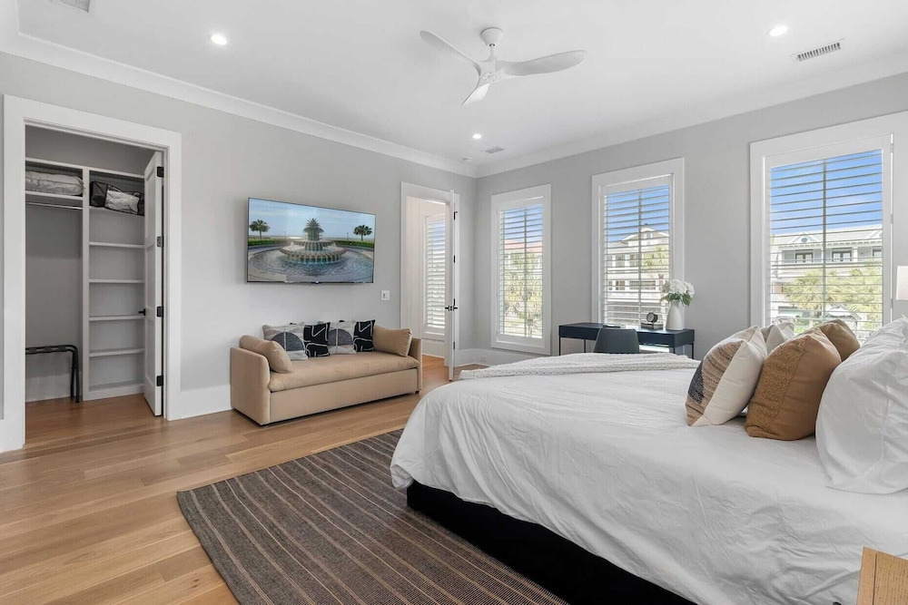 712 Ocean Blvd by Avantstay New Construction w/ Pool, Game Zone, Private Beach Access, and Oceanfront Views