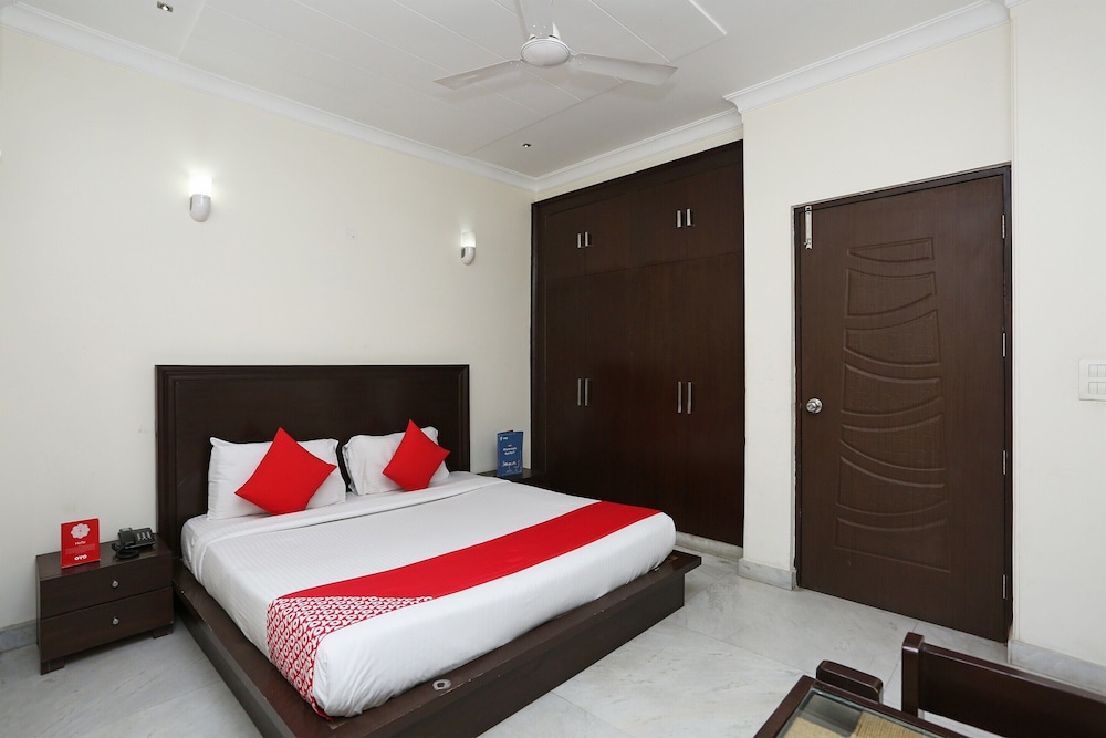OYO 15822 Ryan Residency