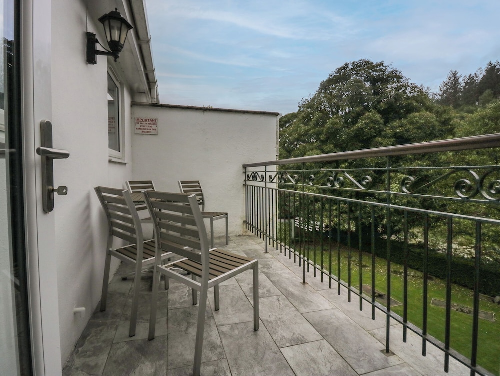Apartment 6