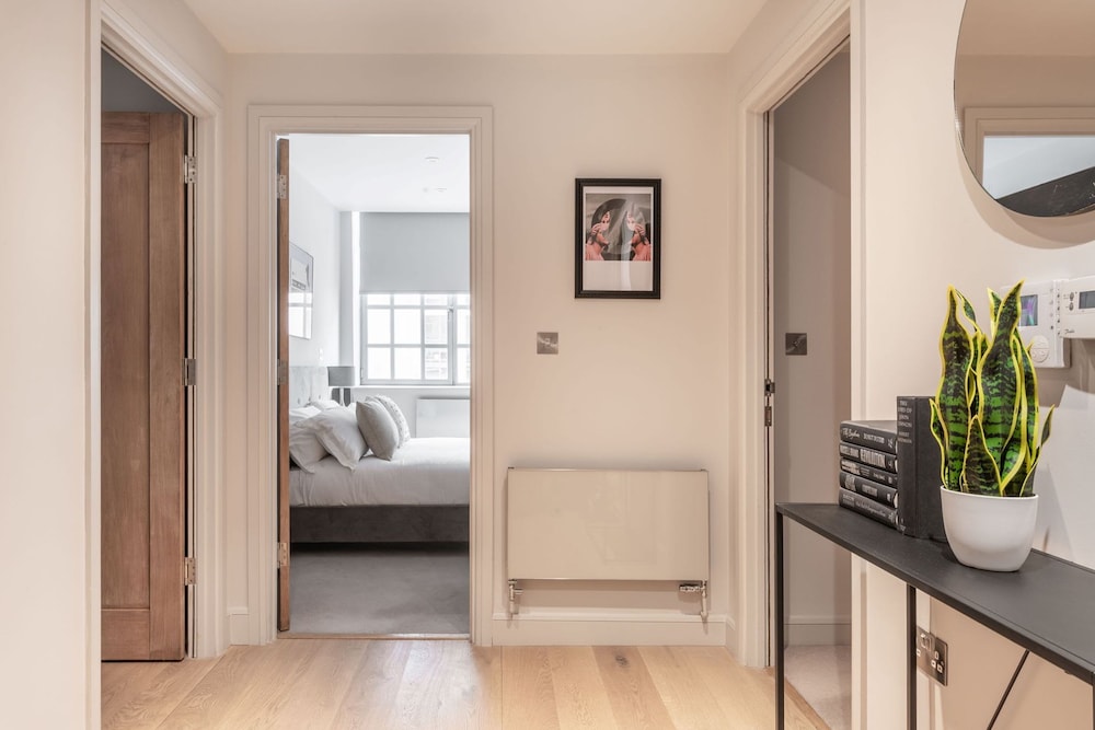 Amigos Nest - Farringdon - by Frankie Says