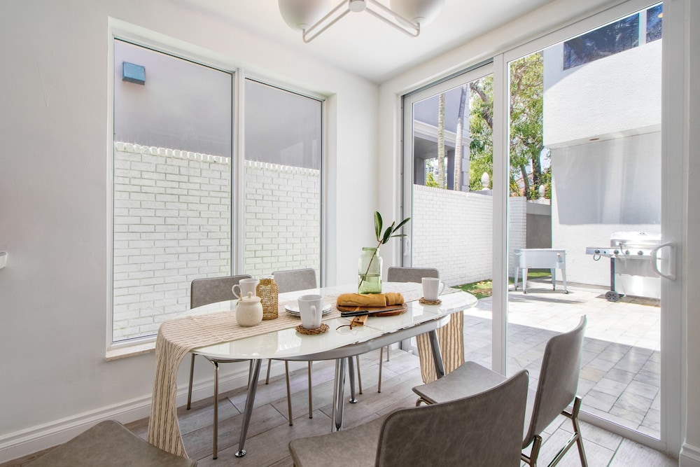 Sea Breeze by Avantstay Across From Fort Lauderdale Beach Pool Out Door Dining Fire pit