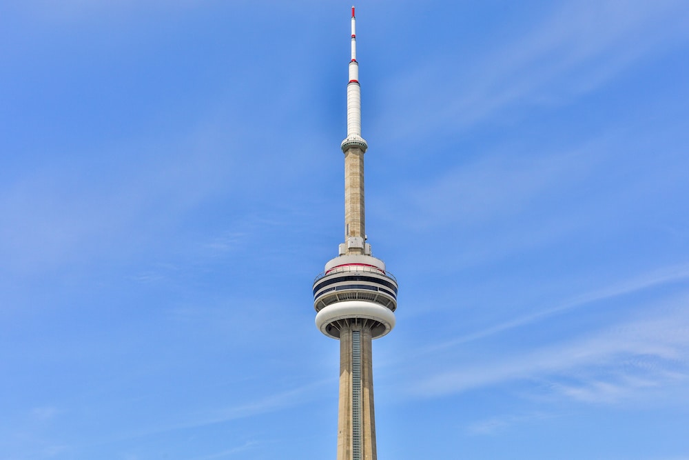 Luxury Lakeview Skyscraper by CN Tower