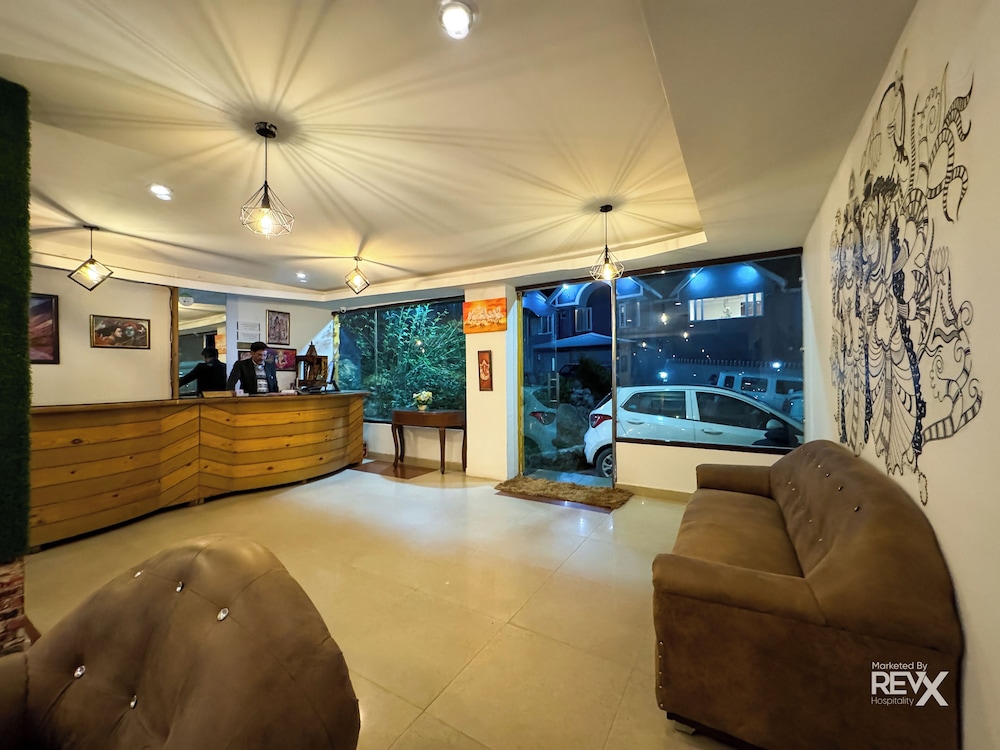 Lobby & Reception