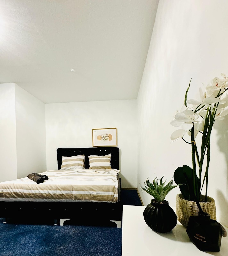 Spacious 7BR Apartment Prime Location