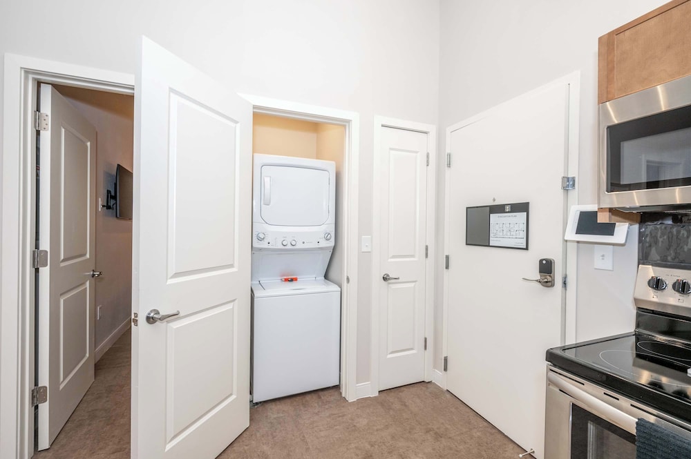 The 333 Suites 202 Stay for 6