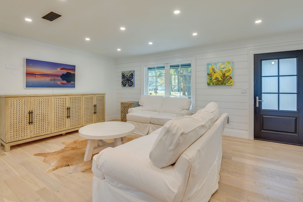 Sups & Dock at Waterfront Home in Freeport