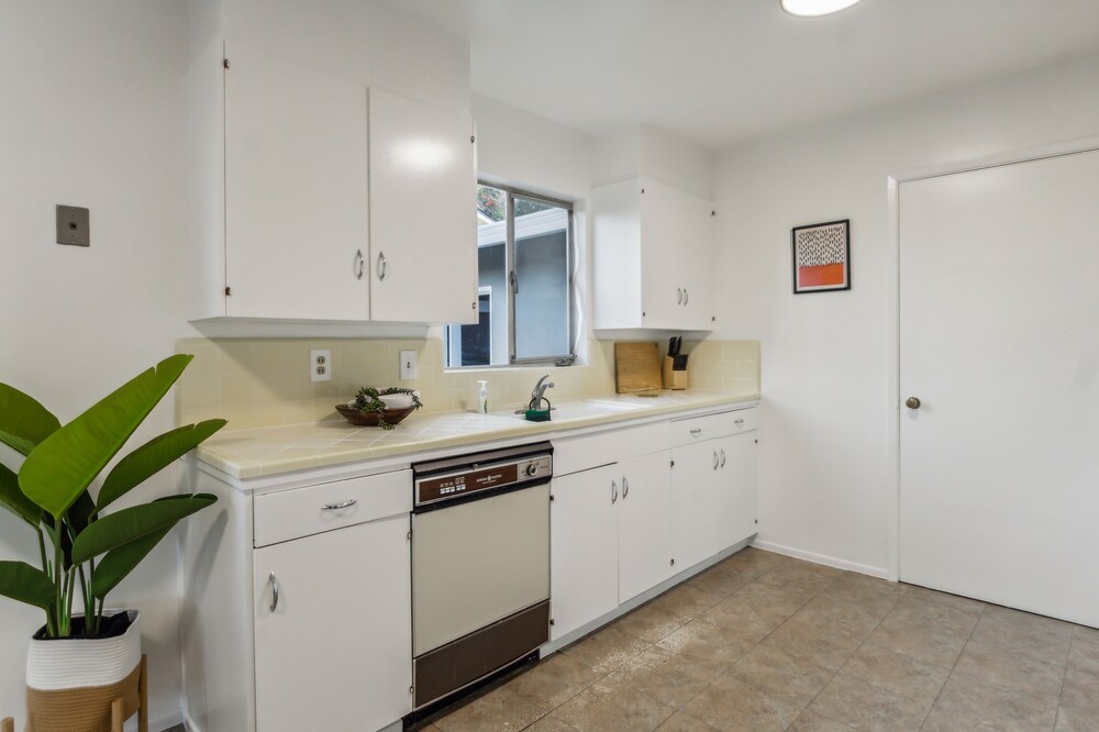 Charming Vintage Retreat In The Heart Of San Jose 3 Bedroom Home