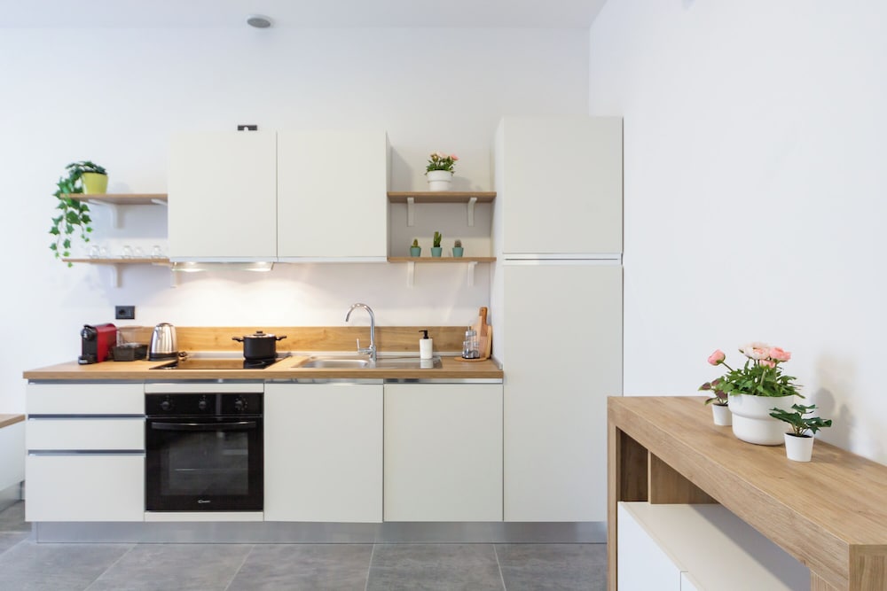 KHL apartments
