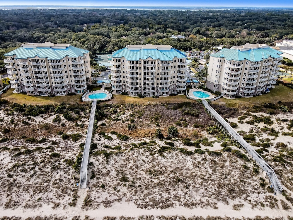 Ocean Place Condo with Direct Access to the Beach by RedAwning