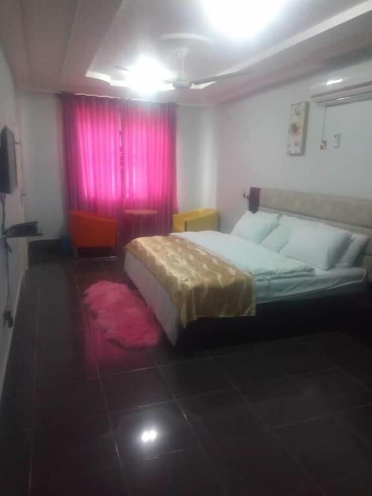 Ama Serwaa Lodge