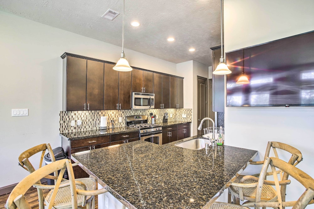 Family-friendly Spring Townhouse w/ Backyard!