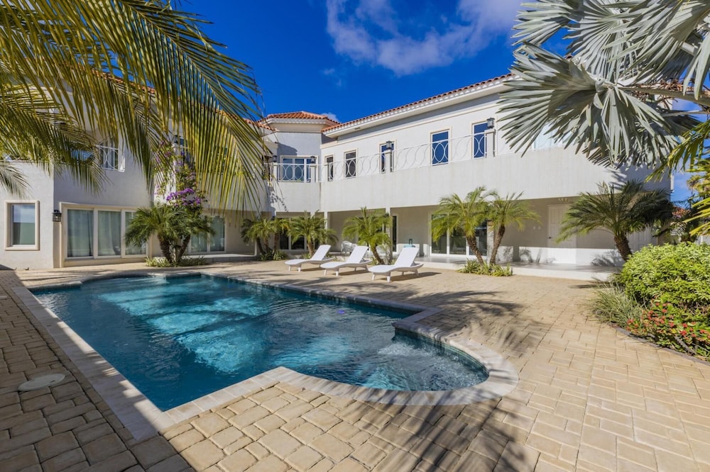 Brand NEW 4BR 5BA Villa w Privatepool Seaviews