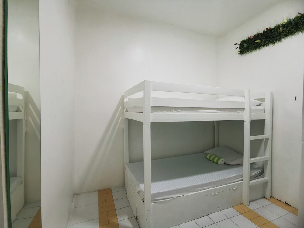 Resort’s Side Hostel near Shangrila