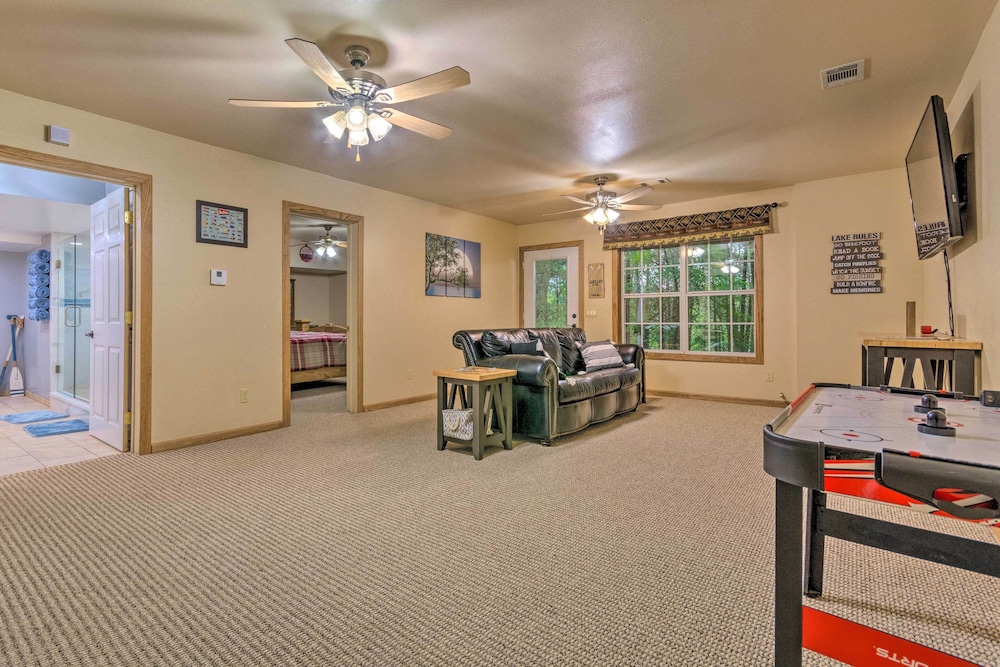 Scranton Vacations - Lakefront Hideaway in Scranton: Spacious Deck - Property Image 12