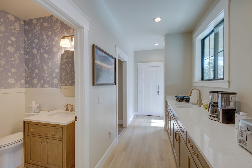 Red Lodge Home w/ Private Hot Tub & Fire Pit!