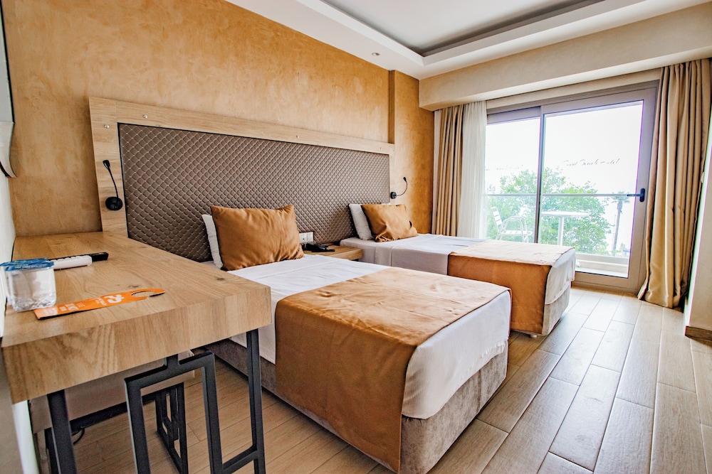 Point Beach Hotel - Image 5