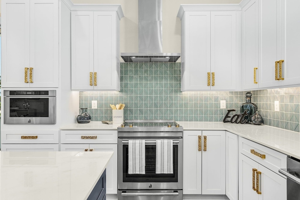 110 Sea Le Vie: 5br/4.5ba Brand New Build W/ Pool! 5 Bedroom Home