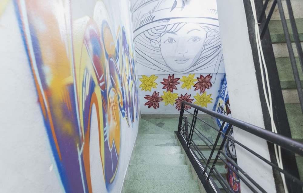 Hangout Hostel HCM