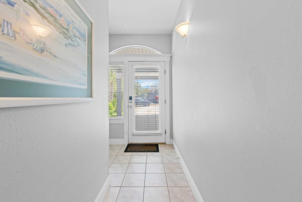 Walk to Santa Rosa Beach Private Pool, Balcony, and Coastal Views