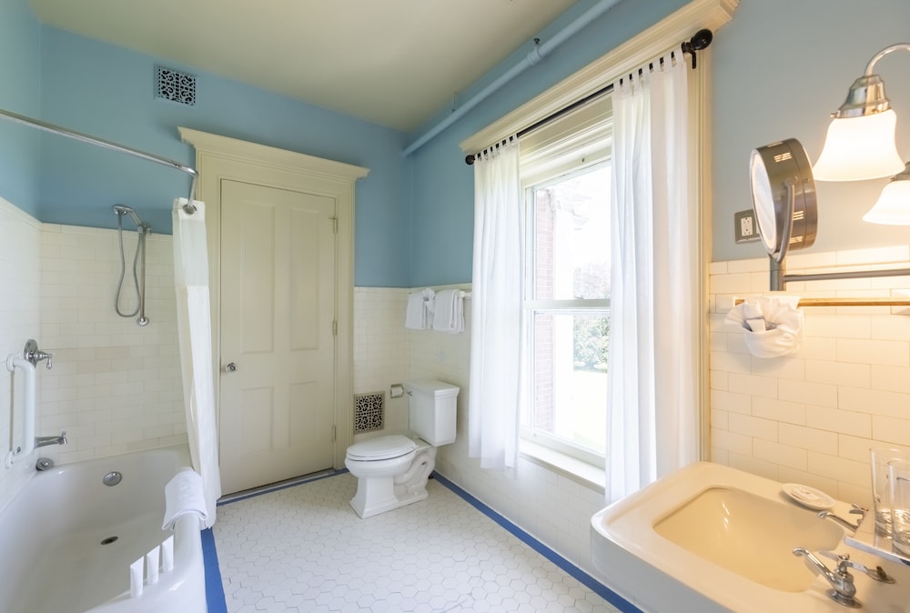 White Springs Manor a Belhurst Property