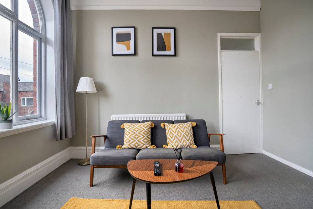2 Bed-town Centre-free Parking