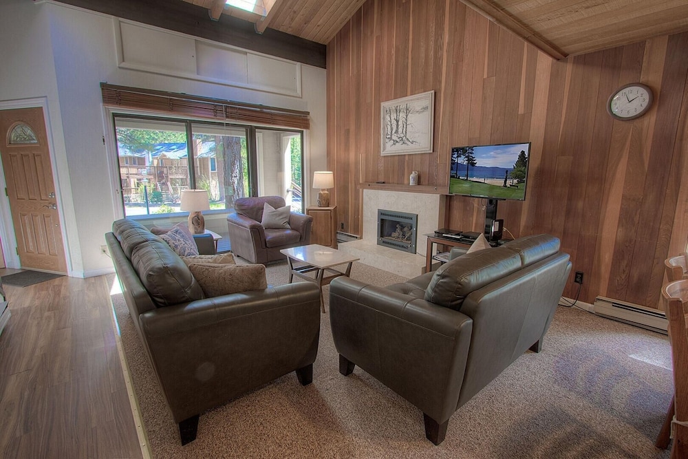 Lake Tahoe Vacations - Cartwright Corner Condo 4 Bedroom Townhouse by RedAwning - Property Image 22