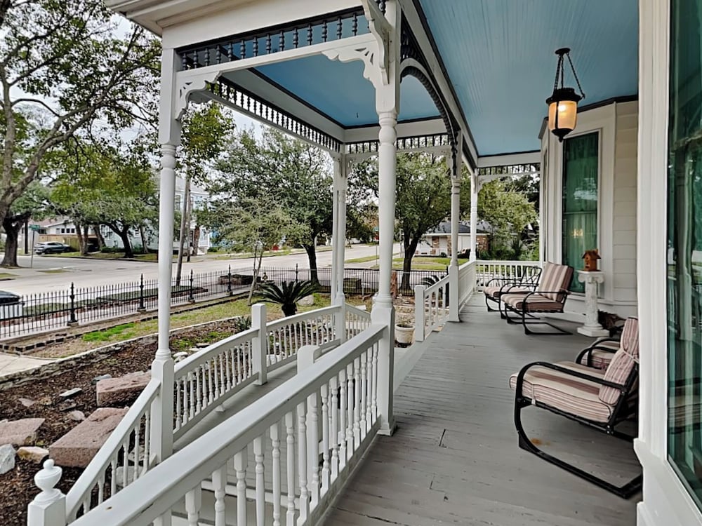 Victorian Rose by Ryson Vacation Rentals