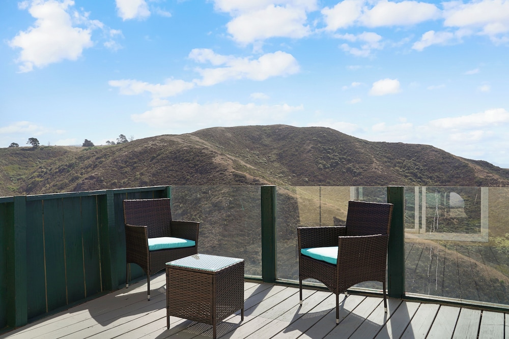 Cozy 2BR Mountain View Private Deck