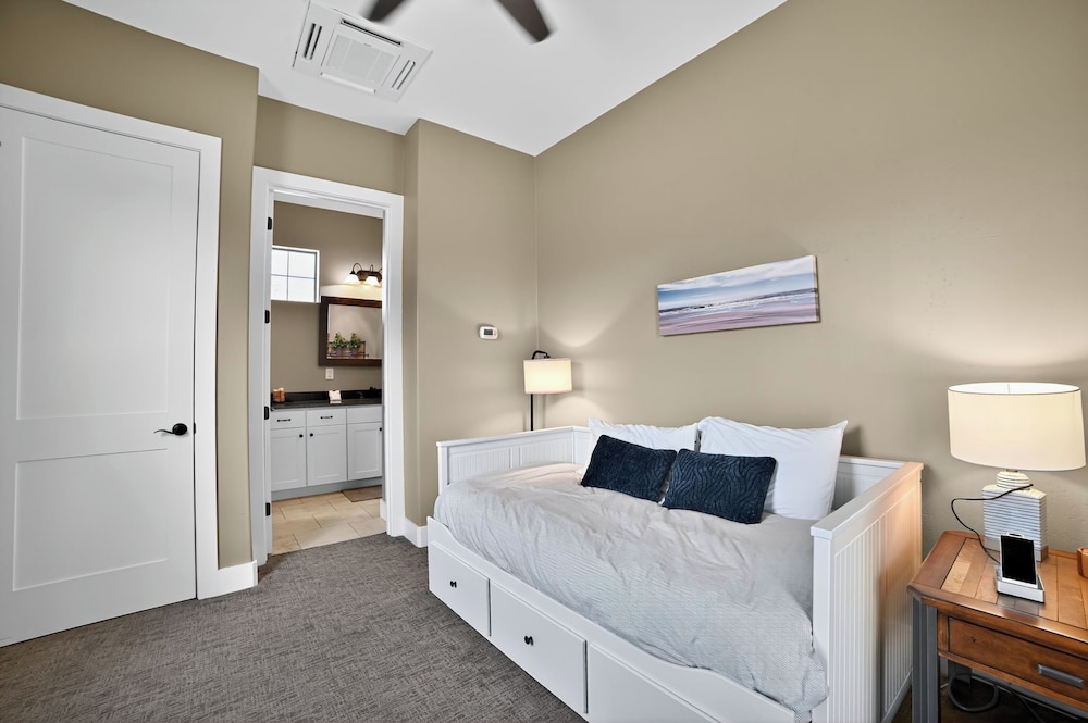 Hill Country Retreat & Casita