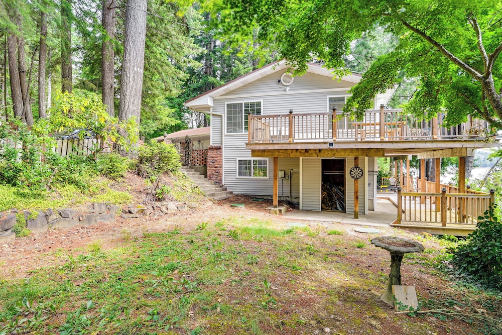 Serene Shelton Sanctuary w/ Private Beach & Kayaks view 4