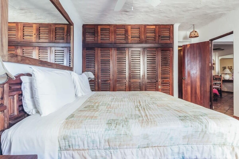 Ocean View 2Br Condo-balcony-beach-pool - 604