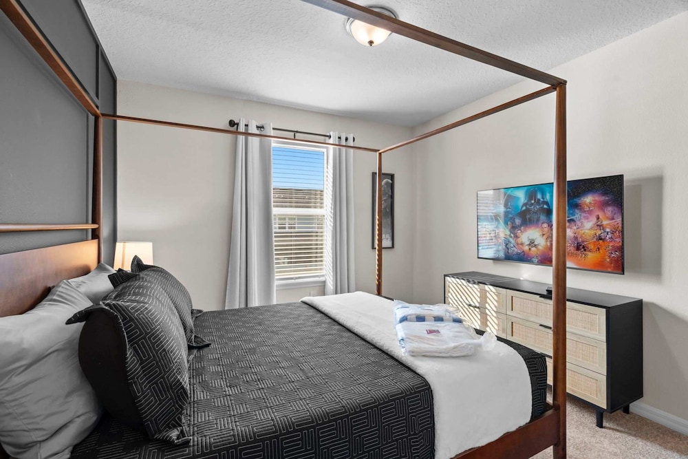 Beautiful 5BR Home Private Pool and Themed Rooms