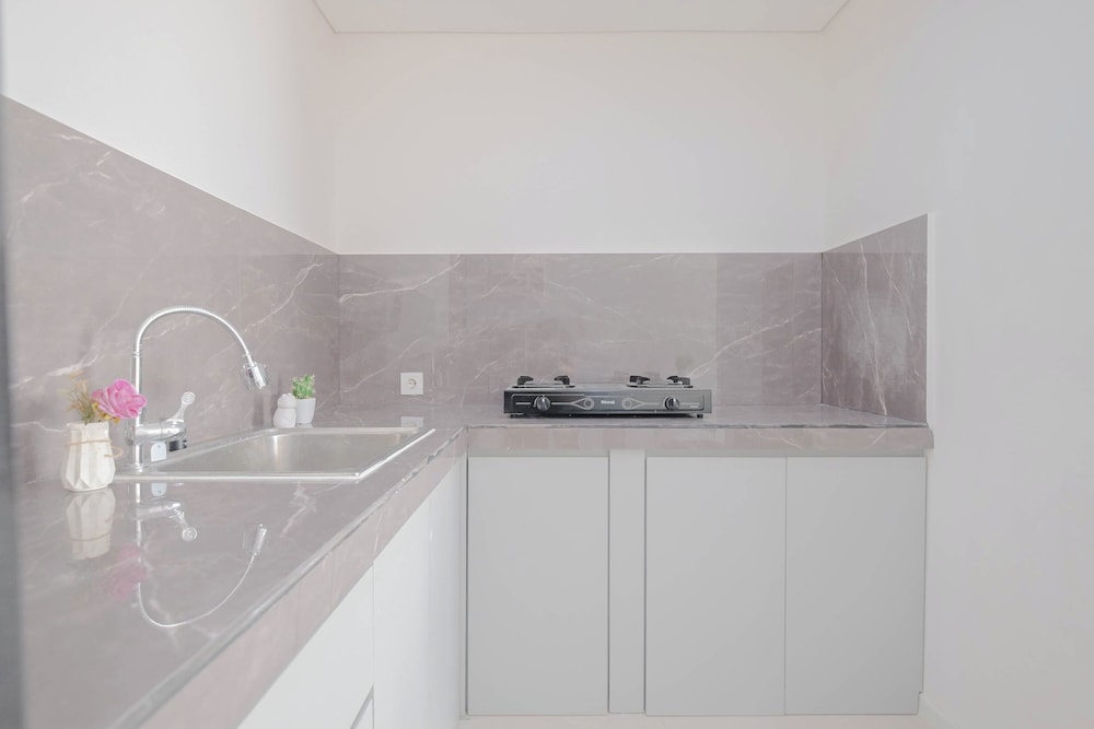 Spacious 3Br At Daan Mogot City Apartment