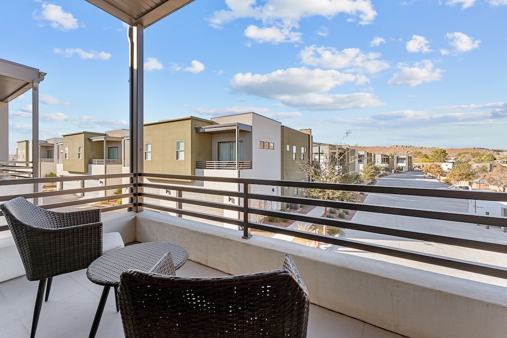 Villa #02 At Bloomington Country Club 3 Bedroom Condo