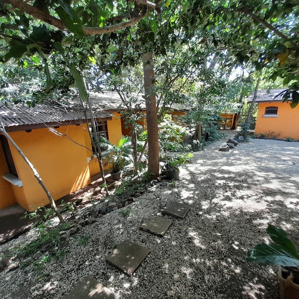 Hotel Cabinas La Playa