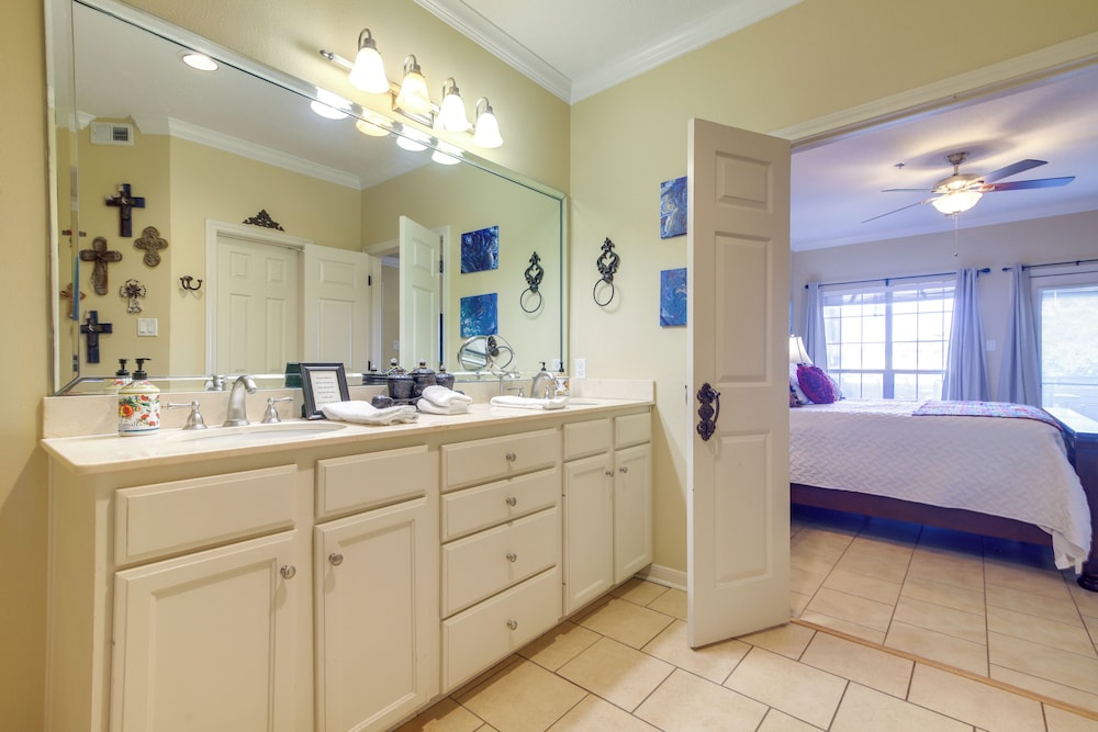 Lakefront Lago Vista Condo w/ Resort Amenities! - Property Image 18