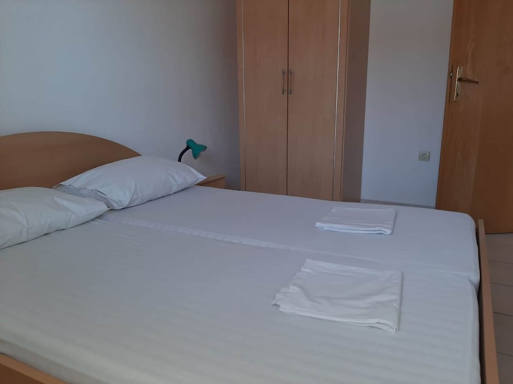 Peaceful Holiday Home in Okrug Gornji near Bocici Beach view 3