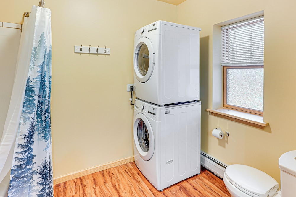 Near Historic Sites: Colorful Hyde Park Apartment!