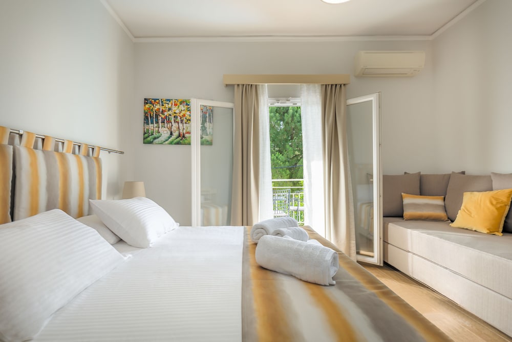 Pelagic Apartments photo 3