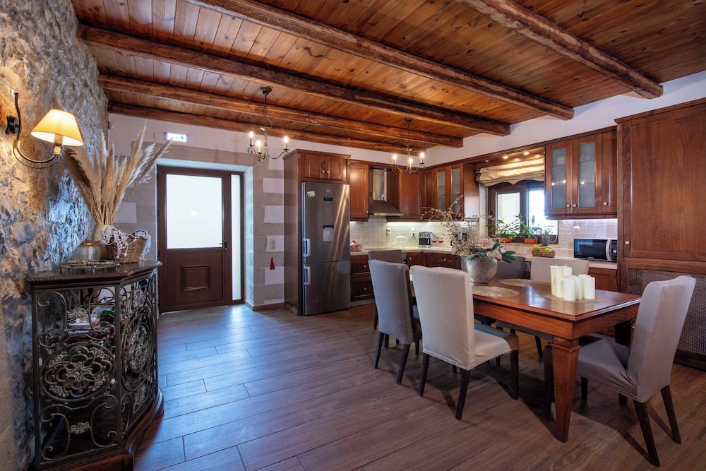 Geroulios Kastro Villas