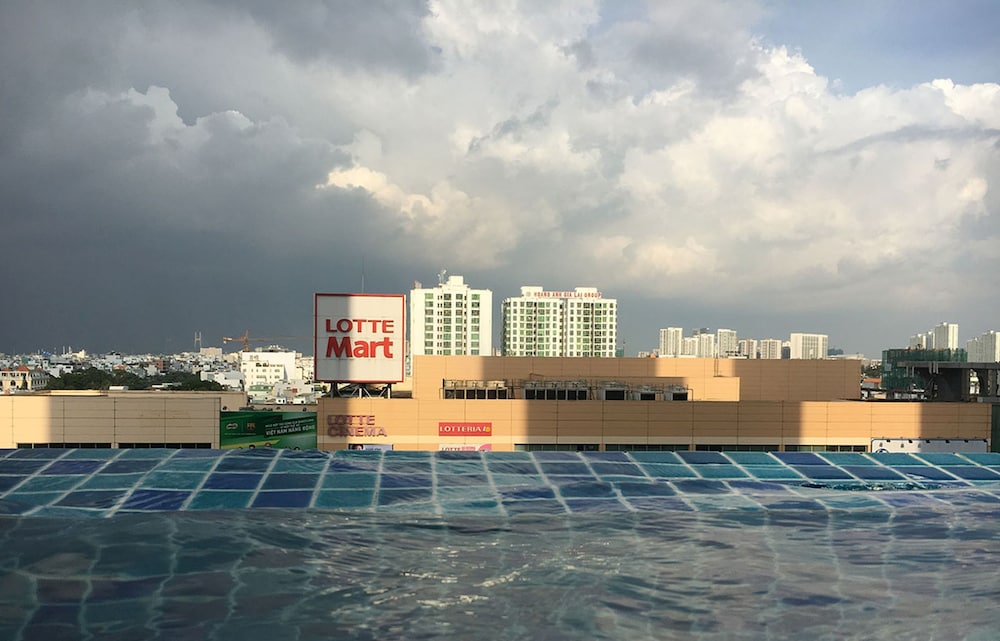 Sunrise City 2BR Luxury SWPool 30th